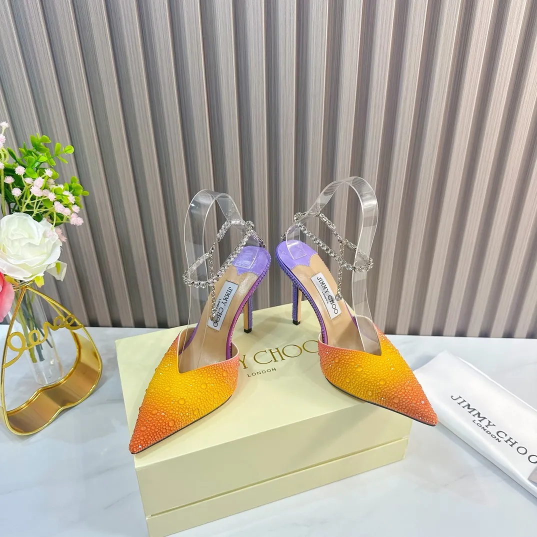 👟👟Ex-factory price 720👟👟 JIMMY CHOO (Jimmy CHOO) 💝💝💝 is a very comprehensive and noble fashion lifestyle brand. It has a series of women's high-heeled, medium-heeled, flat-heeled sandals with the same strap from major fashion bloggers and celebrities in Hong Kong and the United States.  The Australian pointed toe, round toe and square toe series are simply beautiful. Fall in love with elegance and playful sense of the future. Just by looking at them, you want to own them immediately, but you can really think about a pair of exquisite high heels~~~~~~~~~~~~~~~~~ 💝This series is specially designed for extraordinary and indifferent ladies, thus creating a unique overall effect, Jimmy Choo Design products that inspire women to move forward and show their charm💝💝💝 1⃣️Material: Imported silk hot diamond 2⃣️Inner: Imported Italian lambskin, super soft and delicate 3⃣️Outsole: Imported Italian original original color genuine leather outsole Heel height 10.cm (8.5/6.5cm can be made) 4⃣️Code number: 35-39 (34.40.41.42 customized)